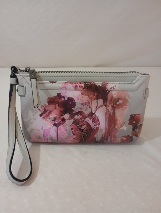 Vera Wang Handbags - Vera Wang Simply Vera Flower detailing Multiple Compartments Wristlet